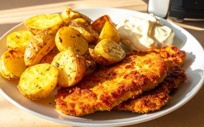 Francois Roux Se Airfryer Schnitzel Met Gebraaide Baba-Aartappels & Mayonnaise