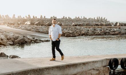 Wynand Strydom bring nostalgie tot lewe met nuwe enkelsnit “Gister se Spore”