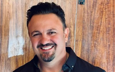 Dewald Gouws stel nuwe geloofslied “Ek Is” bekend — ’n kragtige boodskap van hoop, oorgawe en God se teenwoordigheid