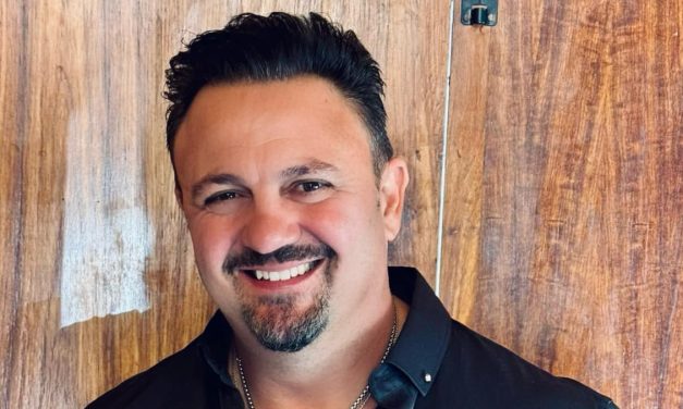 Dewald Gouws stel nuwe geloofslied “Ek Is” bekend — ’n kragtige boodskap van hoop, oorgawe en God se teenwoordigheid