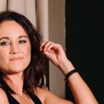 Mari Bosman Stel Nuwe Enkelsnit “Dik En Dun” Vry – ’N Rou En Eerlike Klankbaan Van Veerkragtigheid