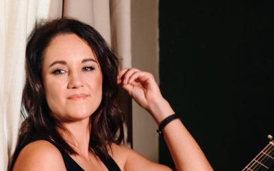 Mari Bosman Stel Nuwe Enkelsnit “Dik En Dun” Vry – ’N Rou En Eerlike Klankbaan Van Veerkragtigheid