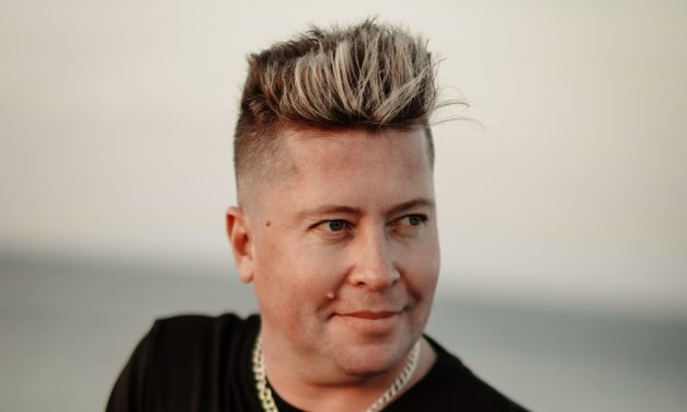 Twee Dekades Van Getrouheid, Groei En Geloof In Musiek