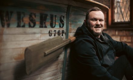 Louis Van Lill Gee ’N Stem Aan Die Stil Helde Van Die See Met Sy Nuwe Enkelsnit