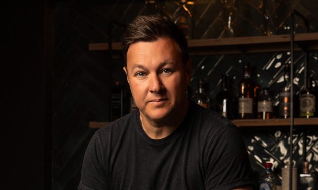 Arno Jordaan Raak Hartsnare Met Aangrypende Nuwe Lied “Tot Die Aarde Ons Laat Gaan”