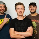 Sonder Onderbroeke Vra Die Moeilike Vrae In Nuwe Enkelsnit, “Sê My Hoe?”